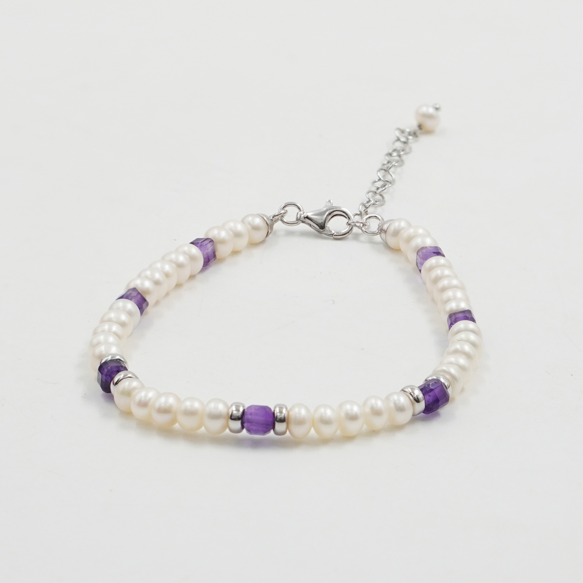Bracciale in perle e ametista, chiusura argento rodiato