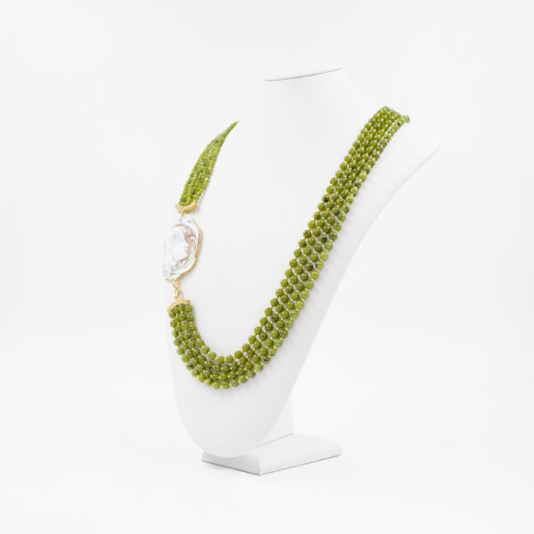 Collana in Giada, cammeo, chiusura argento dorato