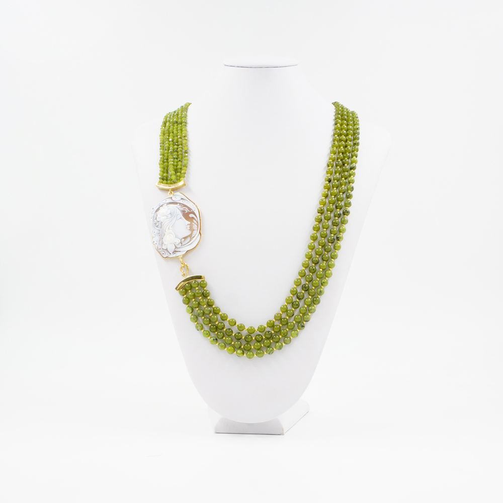 Collana in Giada, cammeo, chiusura argento dorato - immagine 2