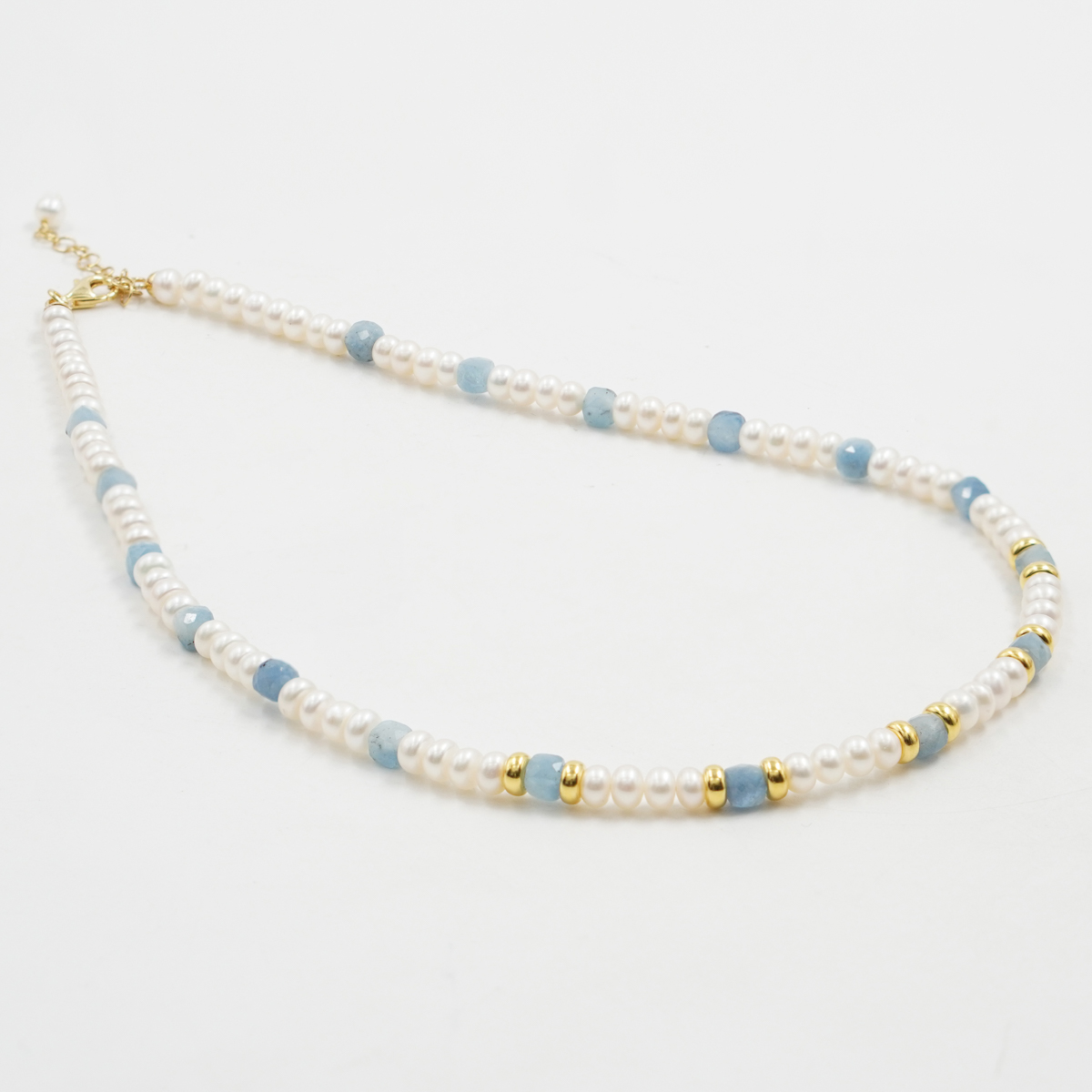 Collana in perle e acquamarina, chiusura argento dorata