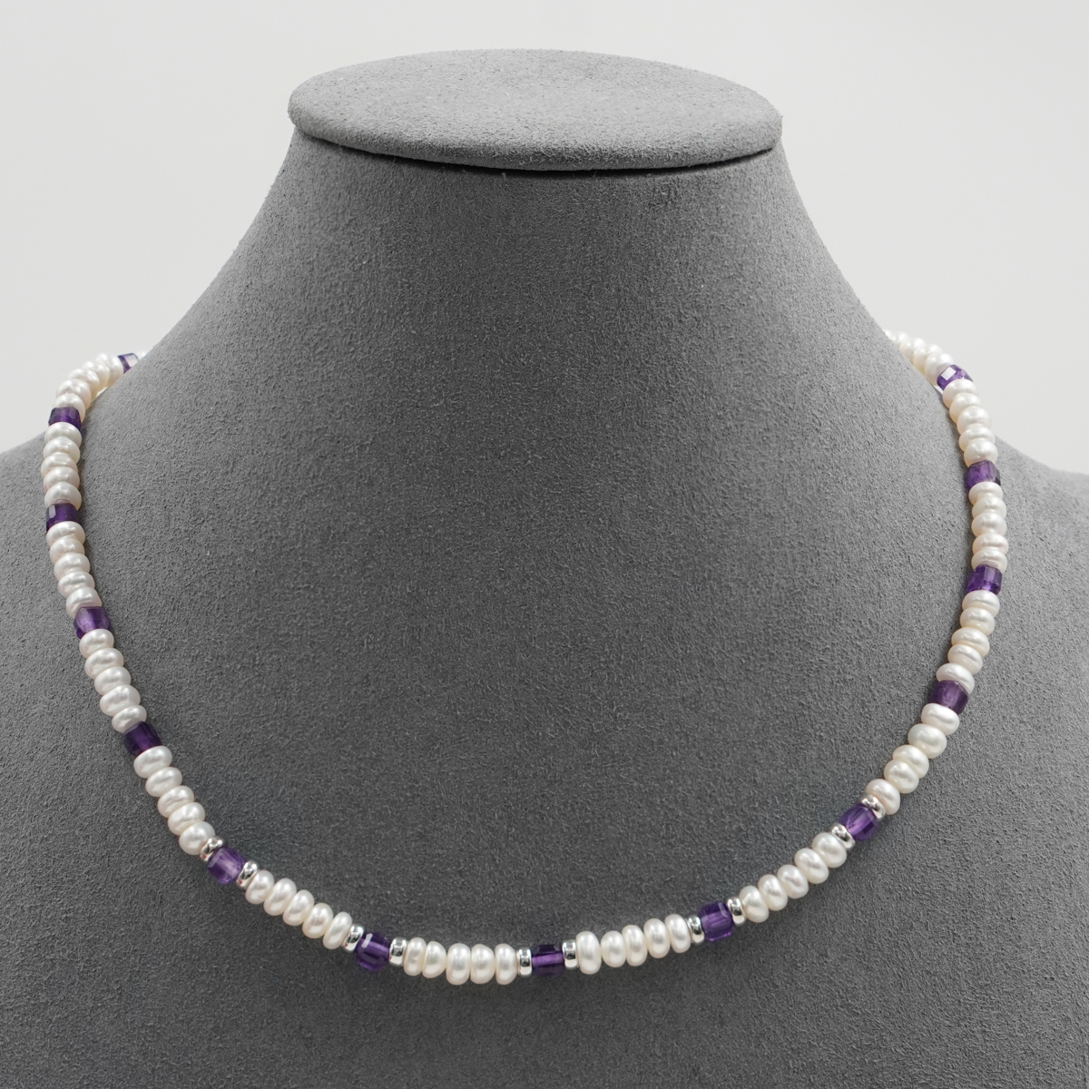 Collana in perle e ametista, chiusura argento rodiato - immagine 2