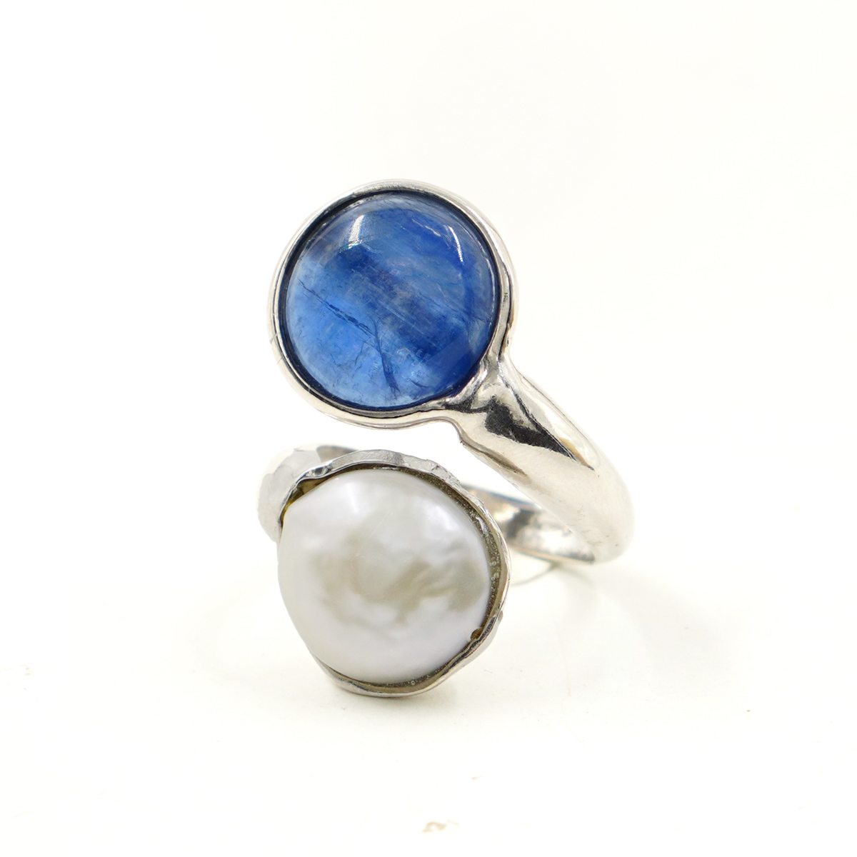 Anello Argento con perla, cianite – Rodiato