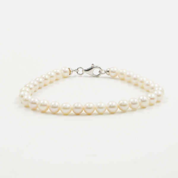 Bracciale perle con chiusura argento rodiato