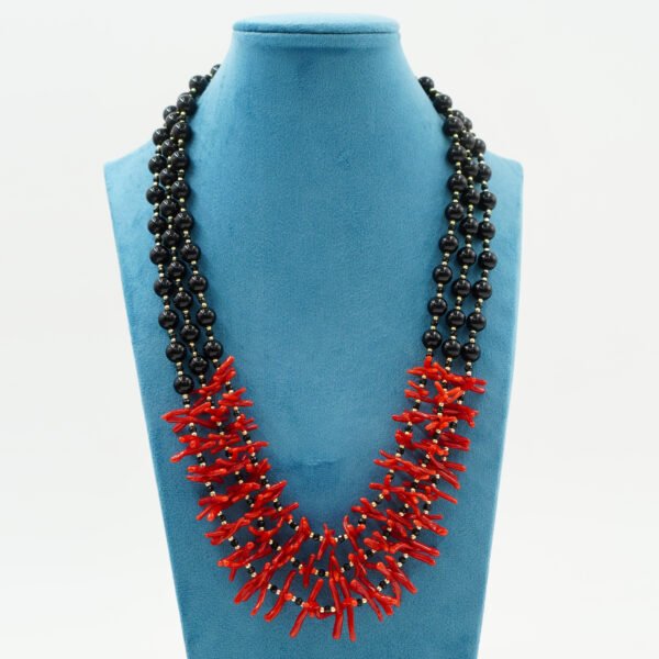 Collana corallo, agata nera, chiusura argento